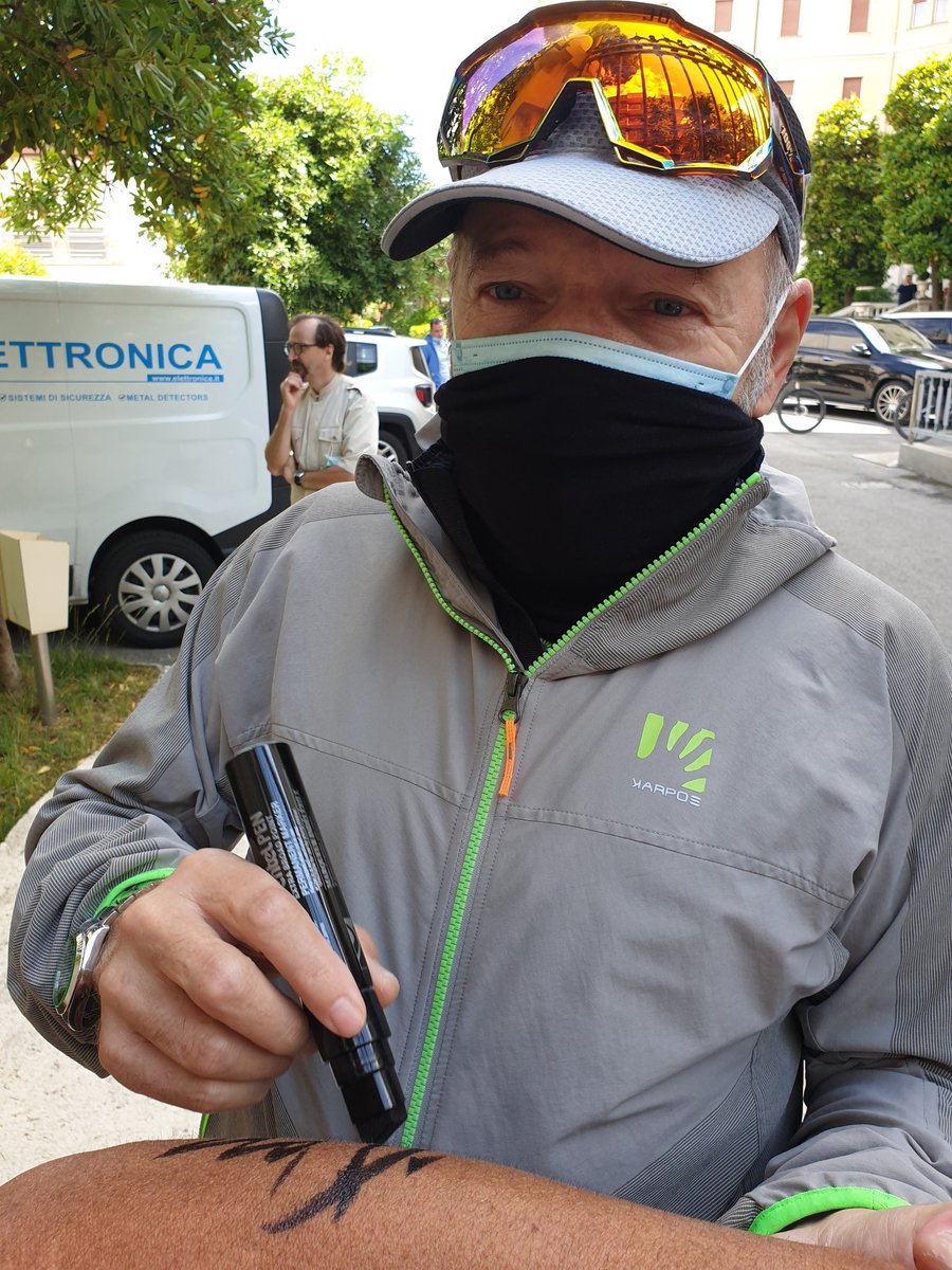 iannantuono_a's tweet photo. Auguroni #Kom
@vascorossi
#VascoRossi #Vasco #VR69 https://t.co/YFpxAcUlL1