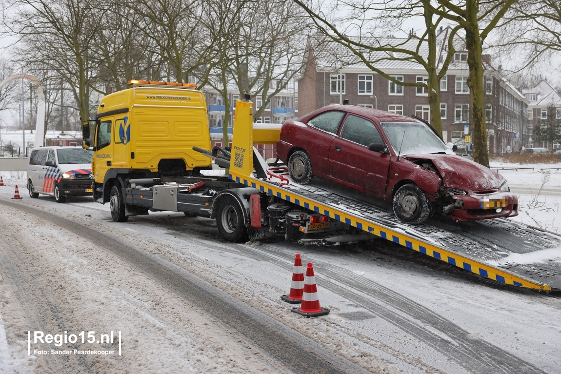 De passagier hoefde niet te worden vervoerd naar het ziekenhuis. Berger <a href="/Vreugdenhil_/">Vreugdenhil Berging</a> heeft de auto afgevoerd. #Lekstraat