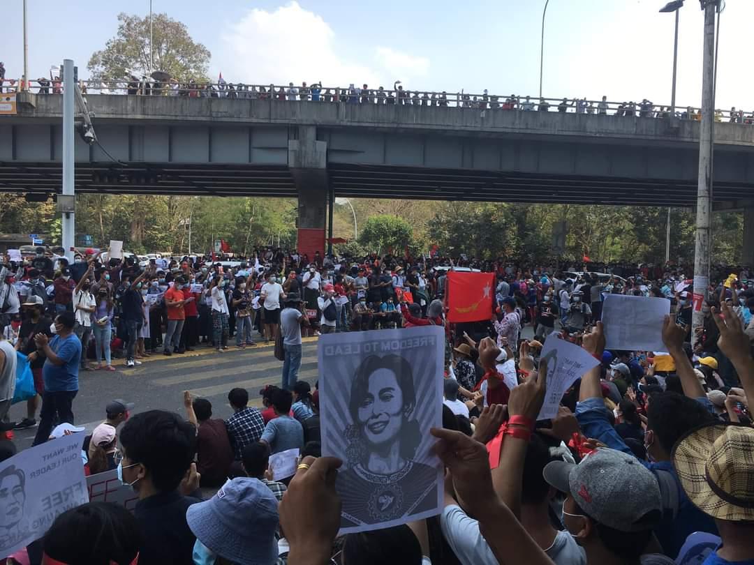 #WhatishappeninginMyamar 
#MyanmarSNSFreedom