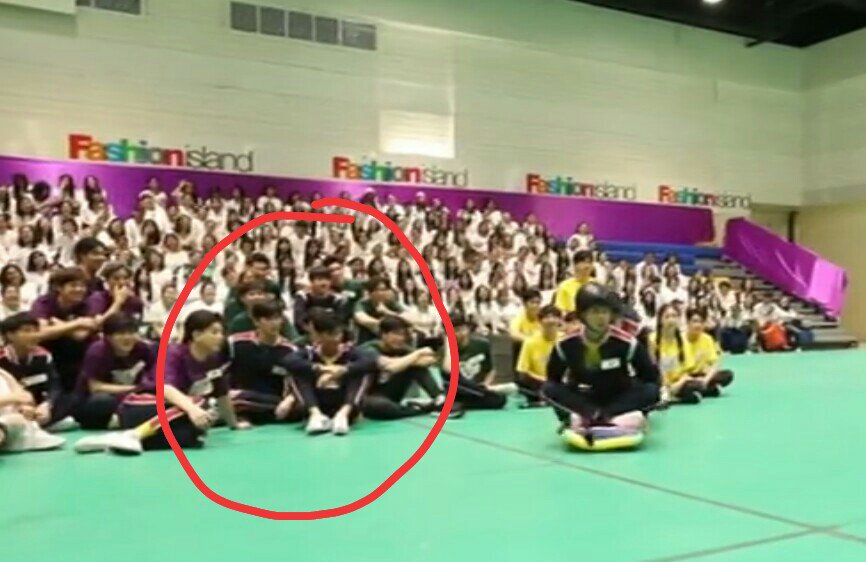 Ako ulit na emcee: "Tay Tawan ng Yellow Team, utang na loob bumalik ka sa ka grupo mo. Salamat."cr. taypically