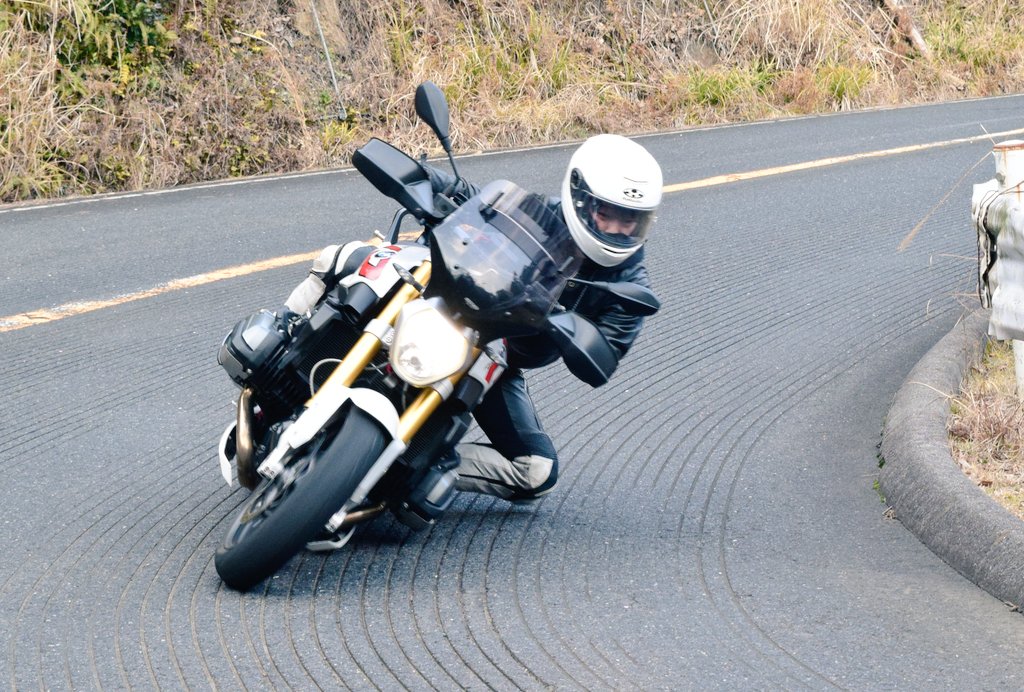 水平対向エンジンは脚が暖かくて冬向き
写真あざす

#bmwmotorcycle