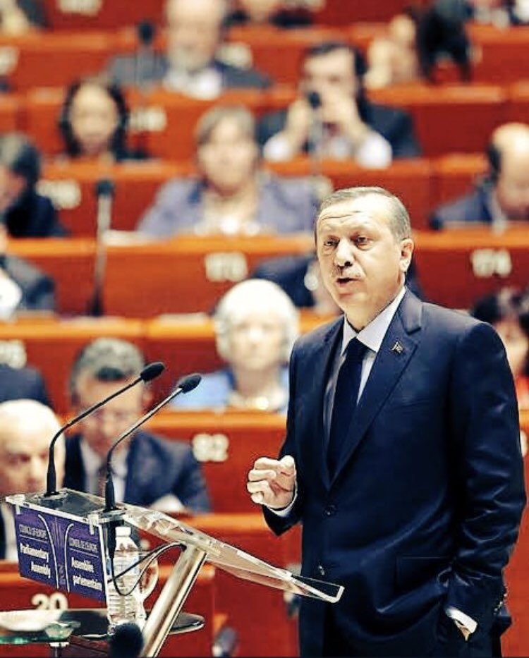 Tüm Dünyaya Eli cebinde Ayar veren duruşunla 
İnandığın Yolda yılmadan 
ilerleyen kişiye biz Reis diyoruz..
#ErdoğanınYanındayız
#DevletiminYanımdayım
<a href="/RTErdogan/">Recep Tayyip Erdoğan</a>