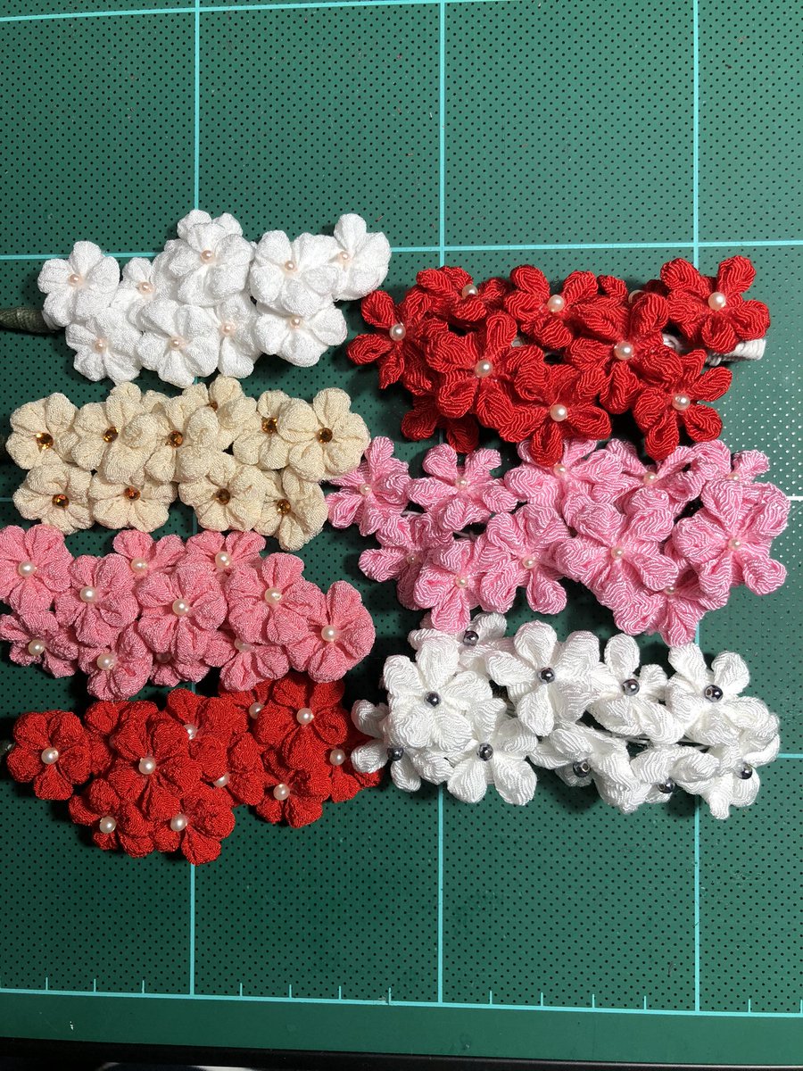 つまみ 細工 裏側