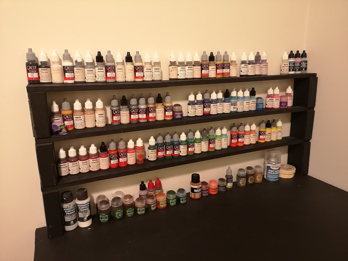 Paints are set back up after moving house 👍

#miniatures #minis #mini #miniaturepainting #boardgames #boardgame #boardgaming #boardgamepainting #tabletop #tabletopgaming #tabletoppainting #artwork #art #painting #paintingminis #paint #coolminiornot