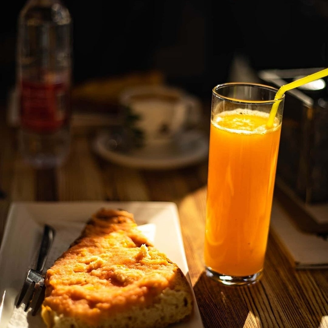 Memories of my travels .... breakfast in the sun in Granada

#anna__trendy #breakfast #sun #granada #spain #travel #viajar #memories #recuerdos #ootd #styleinspiration #bloggerstyle #glam #lookstyle #outfit #sunglasses #streetfood #desayuno #zumos #winteroutfit