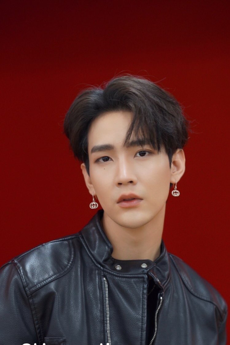 MokimokiNn's tweet image. งานวันนี้กับความหล่อของทั้งคู่ต้องปังขนาดไหนถามใจดู สู้ๆนะค้าบบบ💜✌🏻

#YSLBEAUTYRECORDSxDaKimCop