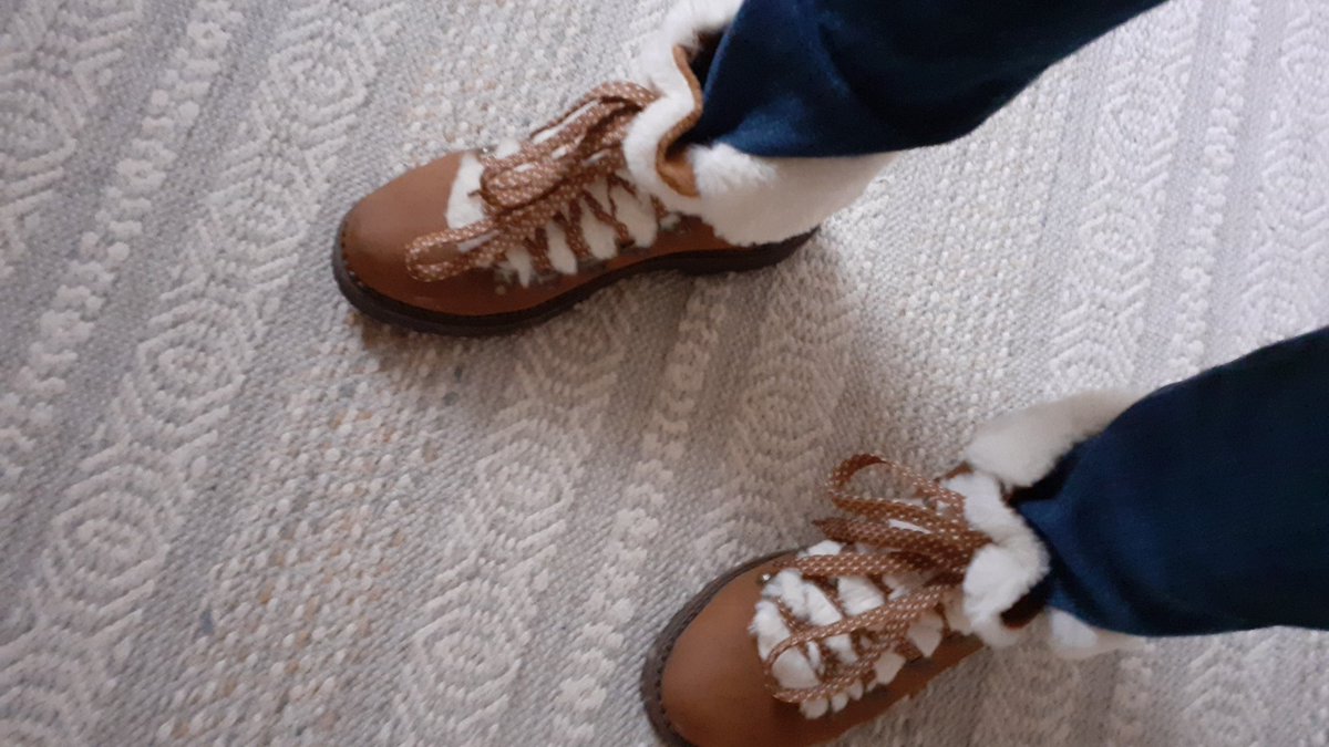 totty01843's tweet photo. Got my fur lined booties on ...#luxury #warmtotty #teambobble .😁😷 https://t.co/Zw8YVlnik5