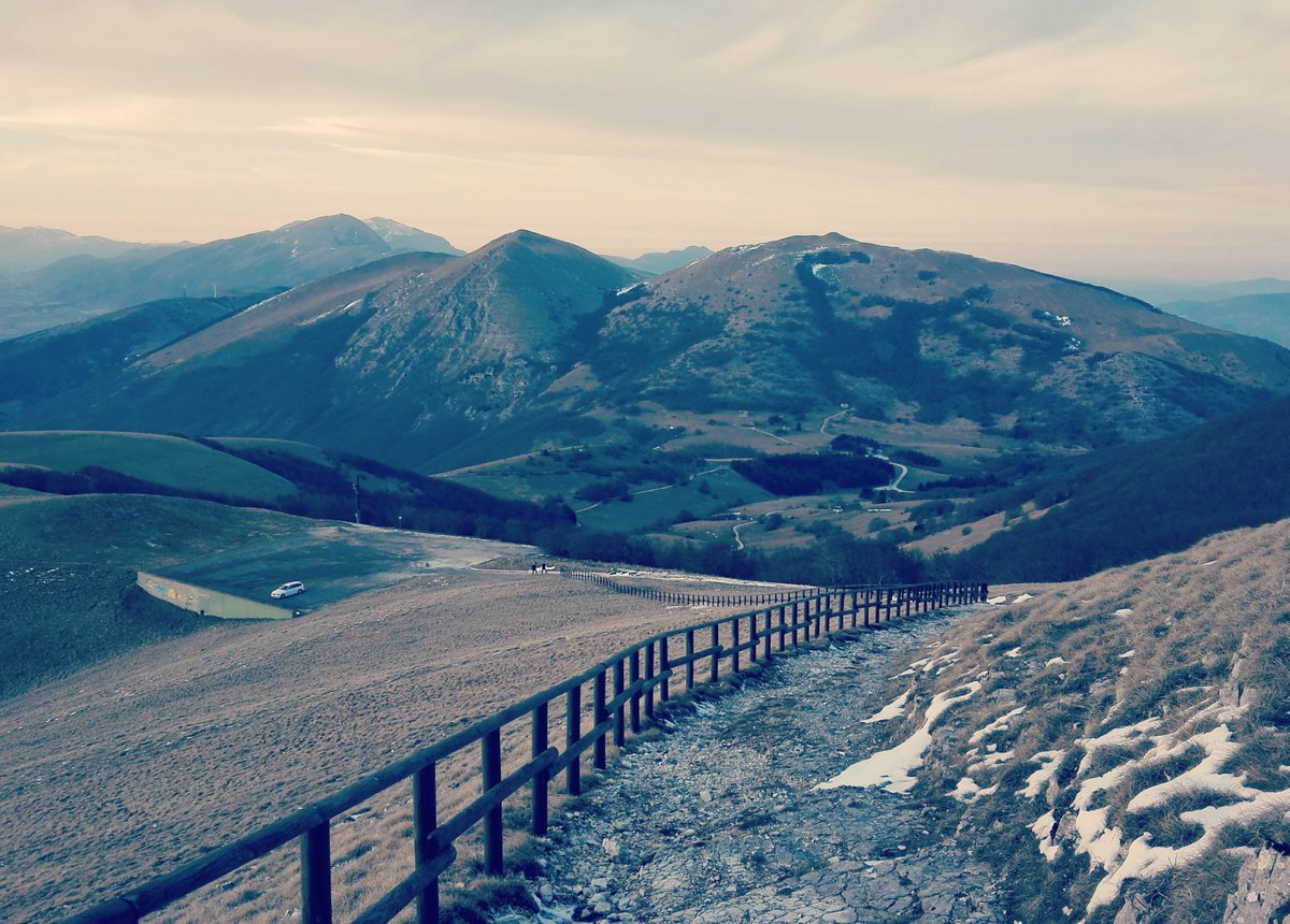 In questa giornata di pioggia ci facciamo un' escursione virtuale? Dove?... Tra le bellissime montagne e i sentieri della Valsorda, a Gualdo Tadino... Venite con Noi.. 😉😊... <a href="/DiscoverGualdo/">DiscoverGualdoTadino</a> <a href="/ComuneGualdo/">Comune di Gualdo Tadino</a> <a href="/igersumbria/">Instagramers Umbria</a> <a href="/MyUmbria/">My Umbria</a>
