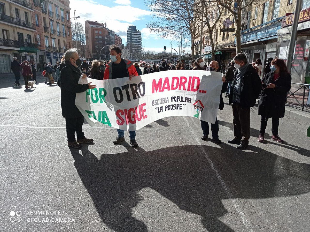 PoderPopularWeb's tweet image. Directo | Son muchas las vecinas de Arganzuela y todo Madrid las que están participando en la manifestación en defensa del @evArganzuela.

#EVAsigue