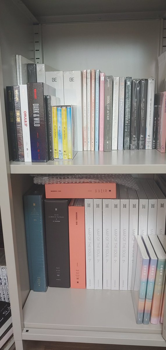 hih0508's tweet photo. 정리하다가,혼자 또 우리 일곱 #BTS 보고싶어서 지관통,앨범,딥디 끌어안고 청승?
맞게 훌찌럭럭...눙물 또르륵.. #봄날 들으며
#잡아줘 남은 정리는 또 조만간 #Next_time @BTS_twt  보고싶다.. https://t.co/hHmsflEC12