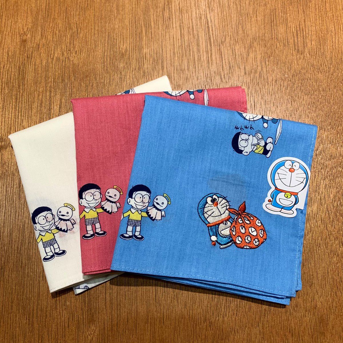 Tobichi A Twitter こんばんは Tobichiクローズしました ドラえもんグッズがたくさんの店内ですが ドラえもんのハンカチやタオルがとても人気です 柄がかわいくて実用的なのはもちろん ポケットからドラえもんを と思うとなんだかうれしいですね それでは Tobichi A Twitter こんばんは Tobichiクローズしました ドラえもんグッズがたくさんの店内ですが ドラえもんのハンカチやタオルがとても人気です 柄がかわいくて実用的なのはもちろん ポケットからドラえもんを と思うとなんだかうれしいですね それでは