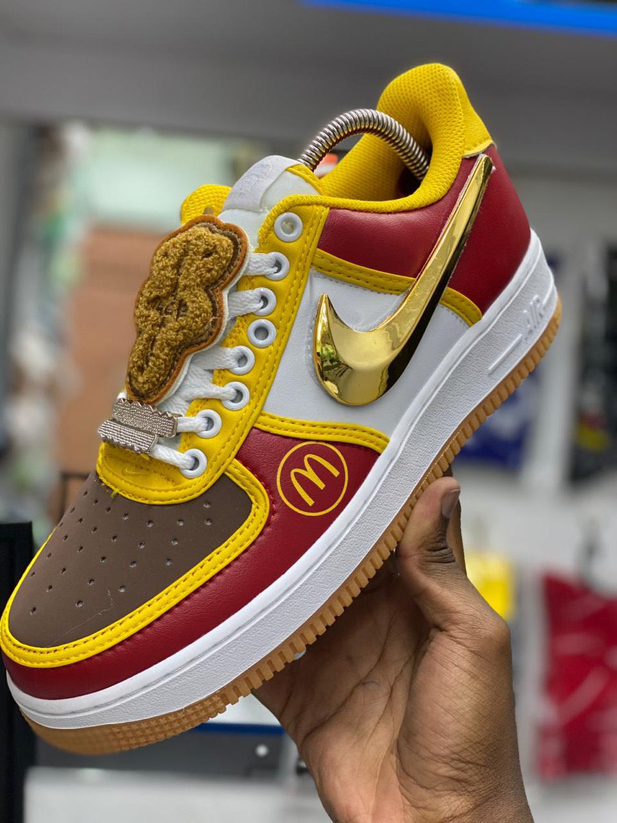leven Uitgaan op tijd WhiteLight Stores Kenya on Twitter: "Airforce 1 McDonalds with changeable  Swoosh. Available size 40-45 Price: 4400/- Wsp 0708749473 #viatuKe  https://t.co/nFct1VYvxS" / X