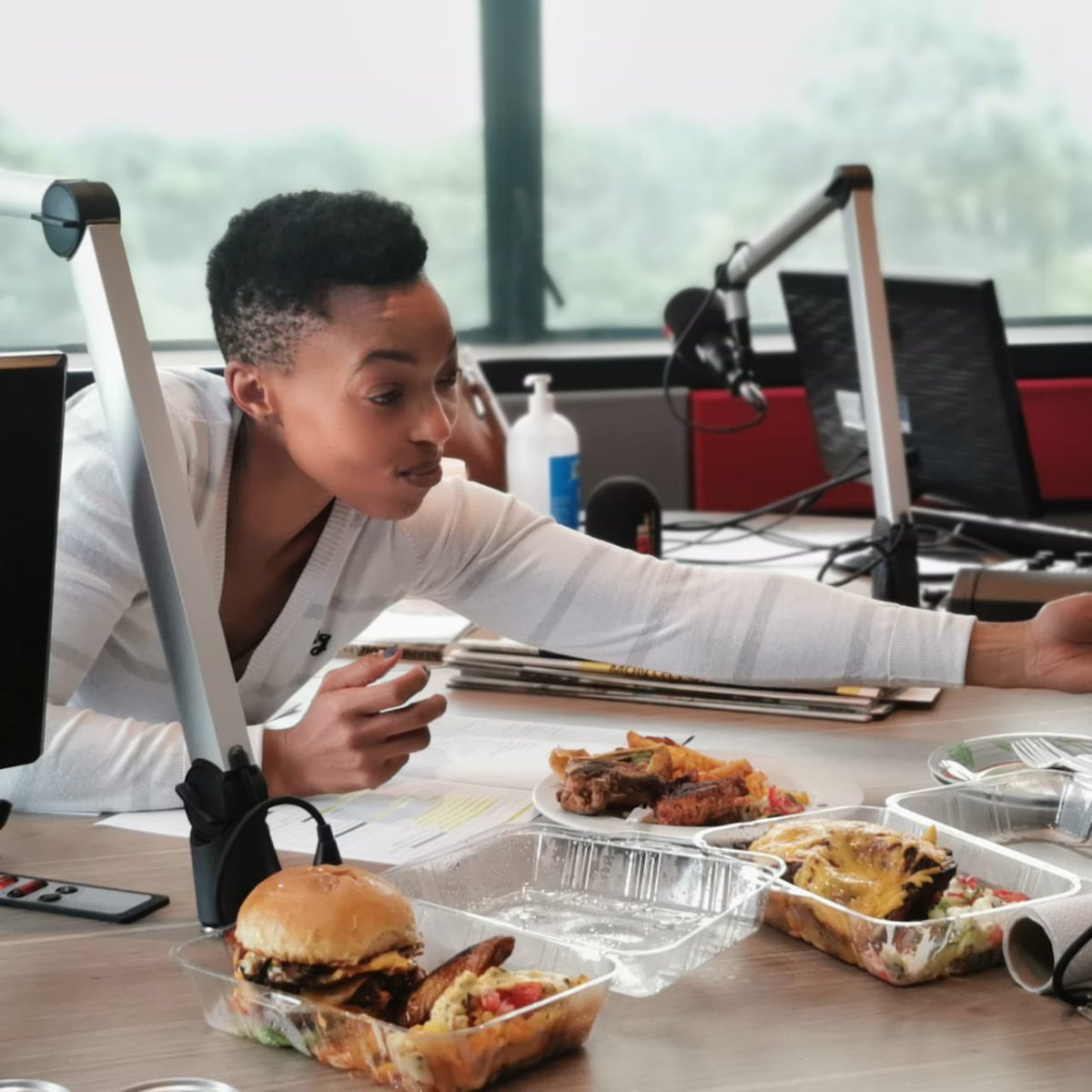Foodie_ofnote's tweet photo. Spreading the word about my newly opened eatery @yummythingz .. Thank you @PabiMoloi and @MvangeliNzuza 🙏🏽❤️ https://t.co/976WU9FU04