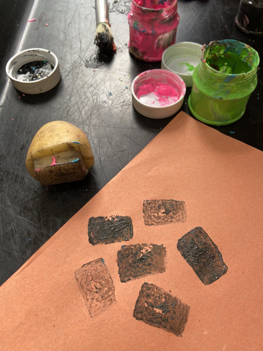 MrsLSTaylor's tweet image. Loved this printing activity! Soo much Maths! #countingandcardinality #pattern #shape #composition #comparison Experimenting with subitising. How different they look closer/further apart. More/less/equal. How do you see 6? 3+3? 3+1+1+1? 3+2+1? @Nurserystbede