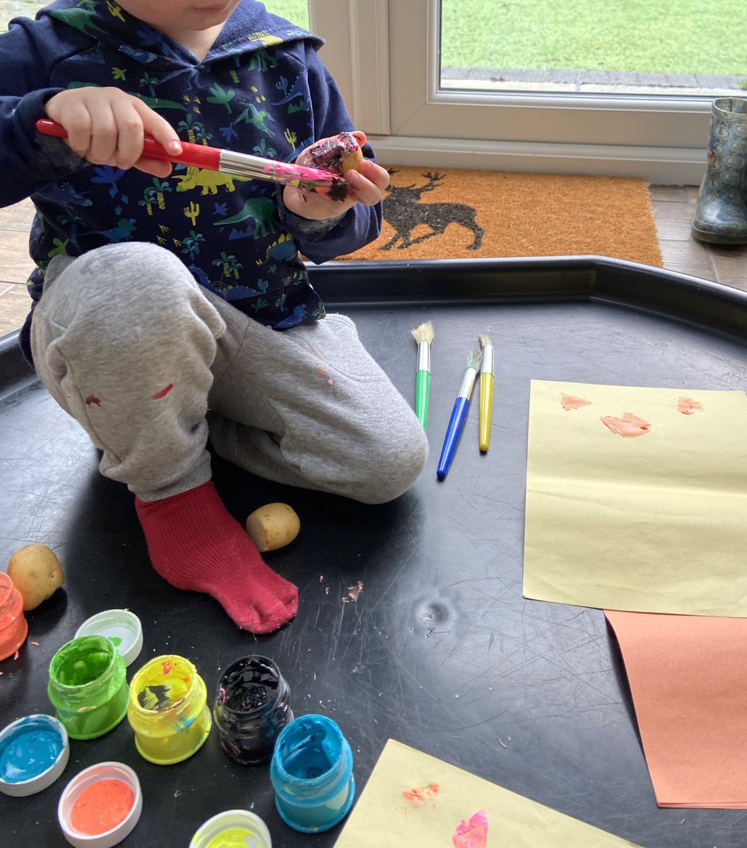 MrsLSTaylor's tweet image. Loved this printing activity! Soo much Maths! #countingandcardinality #pattern #shape #composition #comparison Experimenting with subitising. How different they look closer/further apart. More/less/equal. How do you see 6? 3+3? 3+1+1+1? 3+2+1? @Nurserystbede