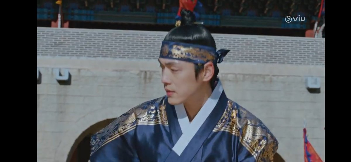 Minmintra18's tweet photo. กลิ่นดราม่ากำลังมาแล้ว 
#MrQueenEp17 #VIUpremium https://t.co/02kbRTOhJP
