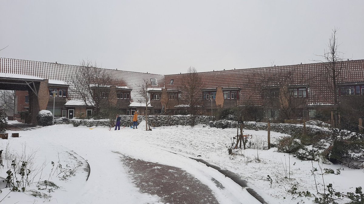 DeMeanderhof's tweet photo. Sneeuwpret in @DeMeanderhof vandaag! #sneeuwpret #sneeuw #zwolle https://t.co/a0ghmvKMfI