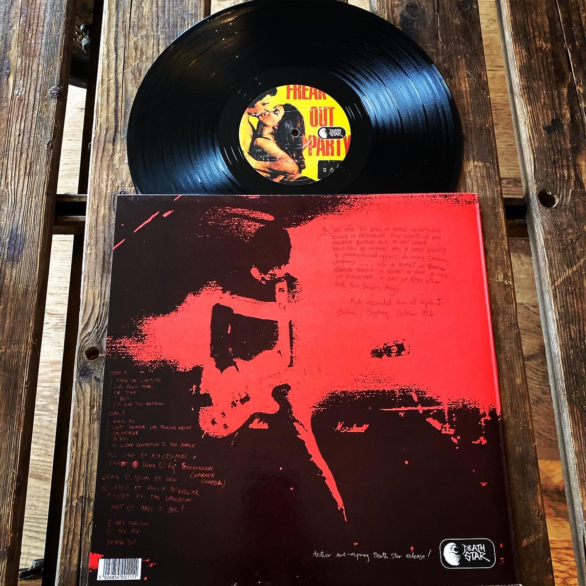 SinclairNeale's tweet photo. Ash ‘Live At The Wireless’ @ash_1977 #ash #ashband @timwheeler1977 @darthmarkh #timwheeler @onionrick Ash, not only are they one of the most consistently brilliant bands of all time, they are also brilliant at finding these brilliant rarities on vinyl. Ash Sunday ;) https://t.co/APdlo1CCKY