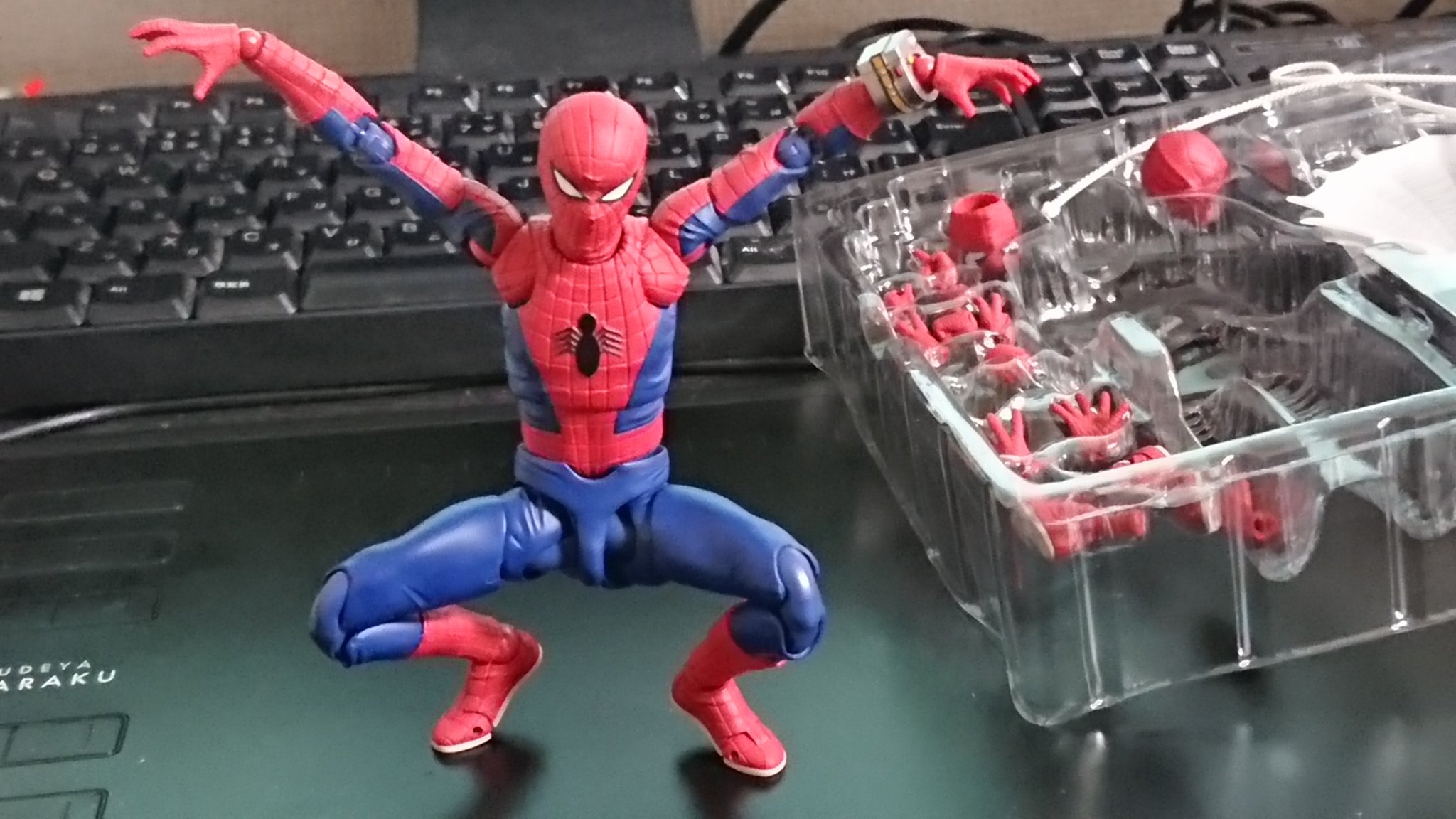 力ステラ フィギュアーツの東映版スパイダーマンめちゃくちゃ動くな W パンツ部分のおかげで90度越えて脚上がるのとても良い 腰を落としたポーズさせるのがやり易いw T Co L0uvefvp2d Twitter