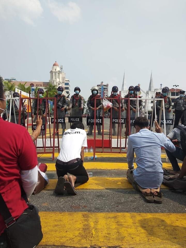 Sandi75982918's tweet photo. @WouterJurgens We don’t do any violence demonstrations
We just want real democracy, our elected government , peace & human rights of our people and release our real leaders.
We condemn military coup
#Reject_TheMilitary
#CivilDisobedienceMovement https://t.co/SGXdxSFQNU