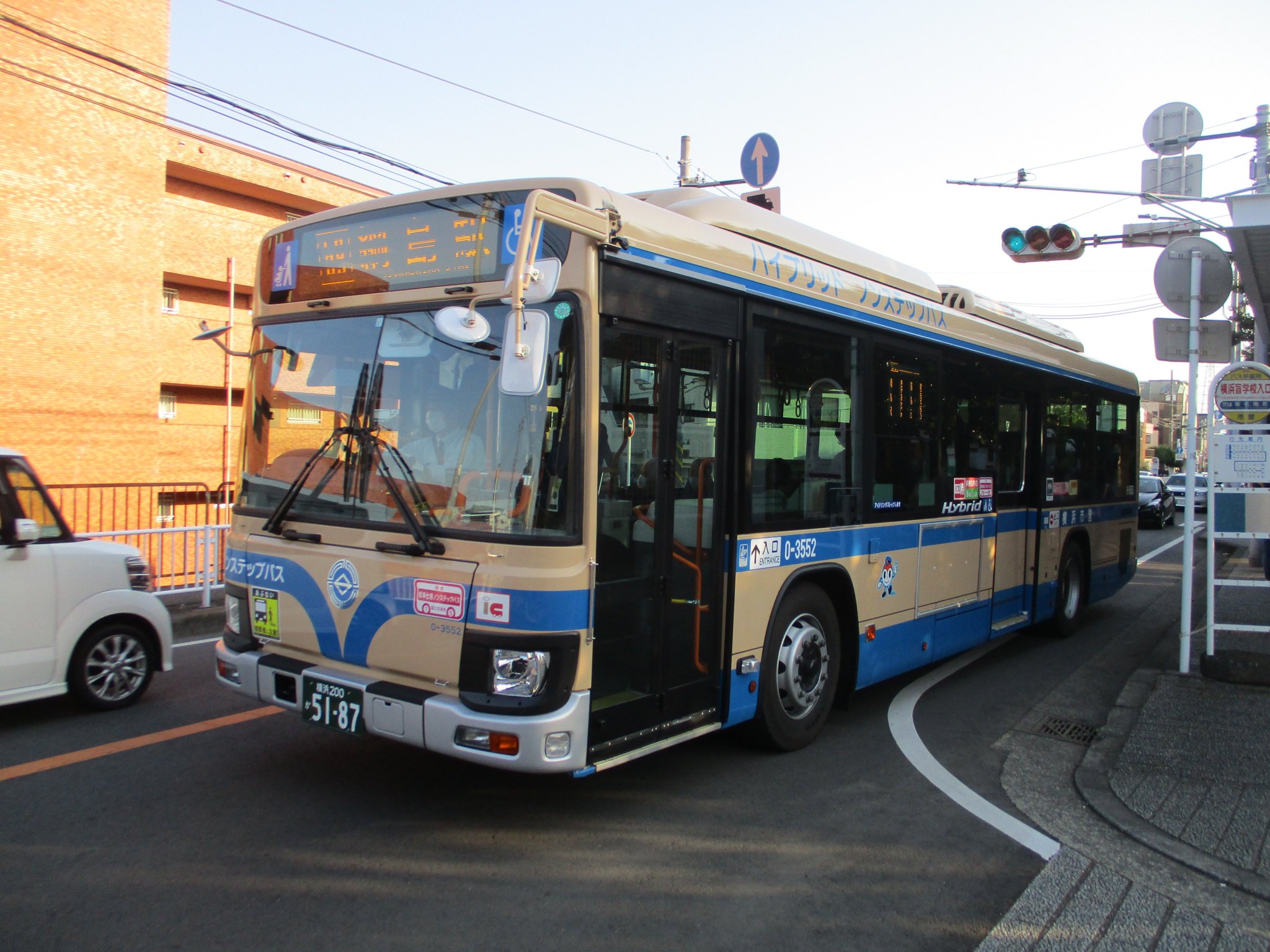 マリオ ありがとう上越新幹線e4系max A Twitteren 横浜市営バス59系統横浜駅西口 東神奈川駅西口 菊名駅 綱島駅前行き0 3552 新型ブルーリボンハイブリッド 浅間町の新車にも乗れたぜ
