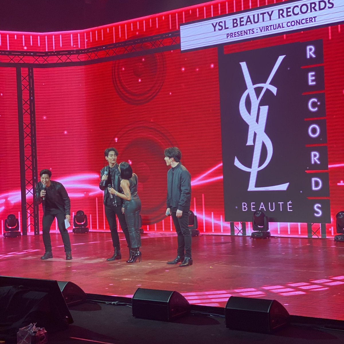 starhunter_ent's tweet image. เปิดตอนนี้เลยค่า ✨

👉🏻 fb.watch/3vzoUuNGwz/

#YSLBEAUTYRECORDSxDaKimCop