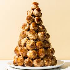 French organists as French pastries: A THREAD1. Widor - CroquemboucheWrapped in caramel and oozing cream, sadly this pastry lacks substance beneath its admittedly delicious surface. Wildly popular at weddings for some reason.
