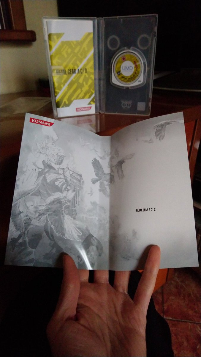 ItalianJoe83's tweet photo. @flyingfox1984 @HEITAIs @BadHumans @dra9onsMGS @Kojima_Hideo @HIDEO_KOJIMA_EN @platinumgames The #Pal version #Reversible #Cover on #PSP #PlayStationPortable for
#MetalGearAcid
#MetalGearAcid2
#MetalGearSolidPortableOps
#MetalGearSolidPortableOpsPlus https://t.co/XHWNvbJhU3