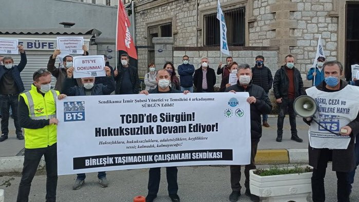 #Podcast
Birleşik Taşımacılık Çalışanları Sendikası (BTS) İzmir Şube Sekreteri Mehti Seyhan’la Türkiye Cumhuriyeti Devlet Demiryolları’nda (TCDD) son dönemde artan baskı ve sürgün süreçlerini konuştuk.
<a href="/sendika_org/">sendika.org</a> 
open.spotify.com/episode/2oI6uW…
