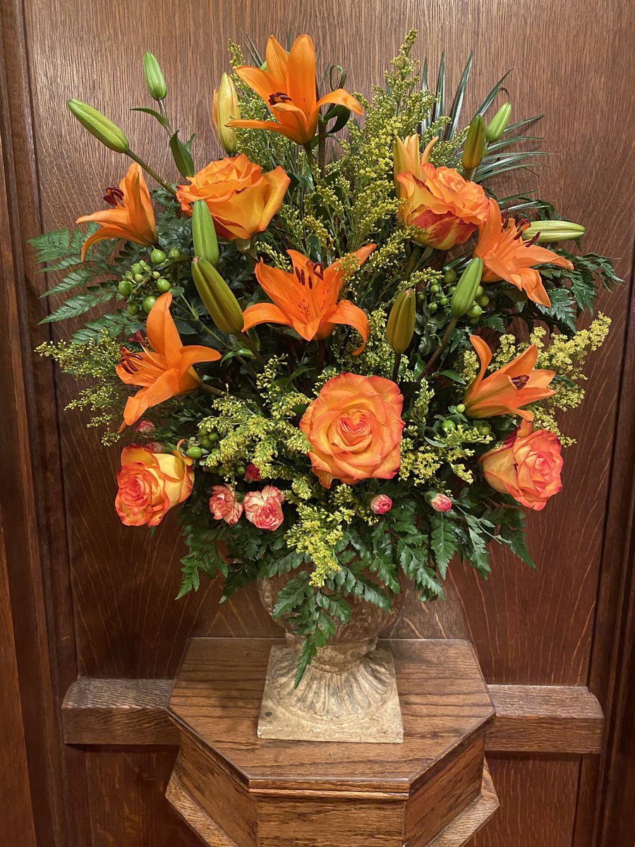 Conductor222's tweet photo. Brilliantly vibrant #flowers on this dreary rainy day! #Episcopal #DioNJ #NJ https://t.co/UIxCHTyKxG