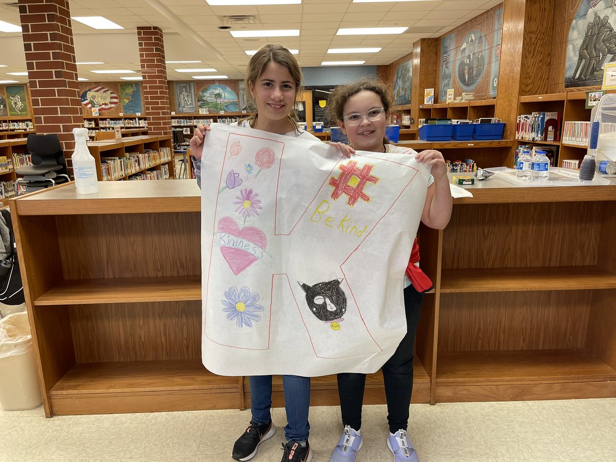 LibertyES1's tweet photo. The Student Leadership Team is getting ready for Random Acts of Kindness Week, February 8-12, by creating an interactive bulletin board in the 100 hallway. It’s still under construction, but here is a sneak peak. #randomactsofkindness2021 @CcsdCares #wwabt #bekind #bethatperson https://t.co/YBC5VL6F3t