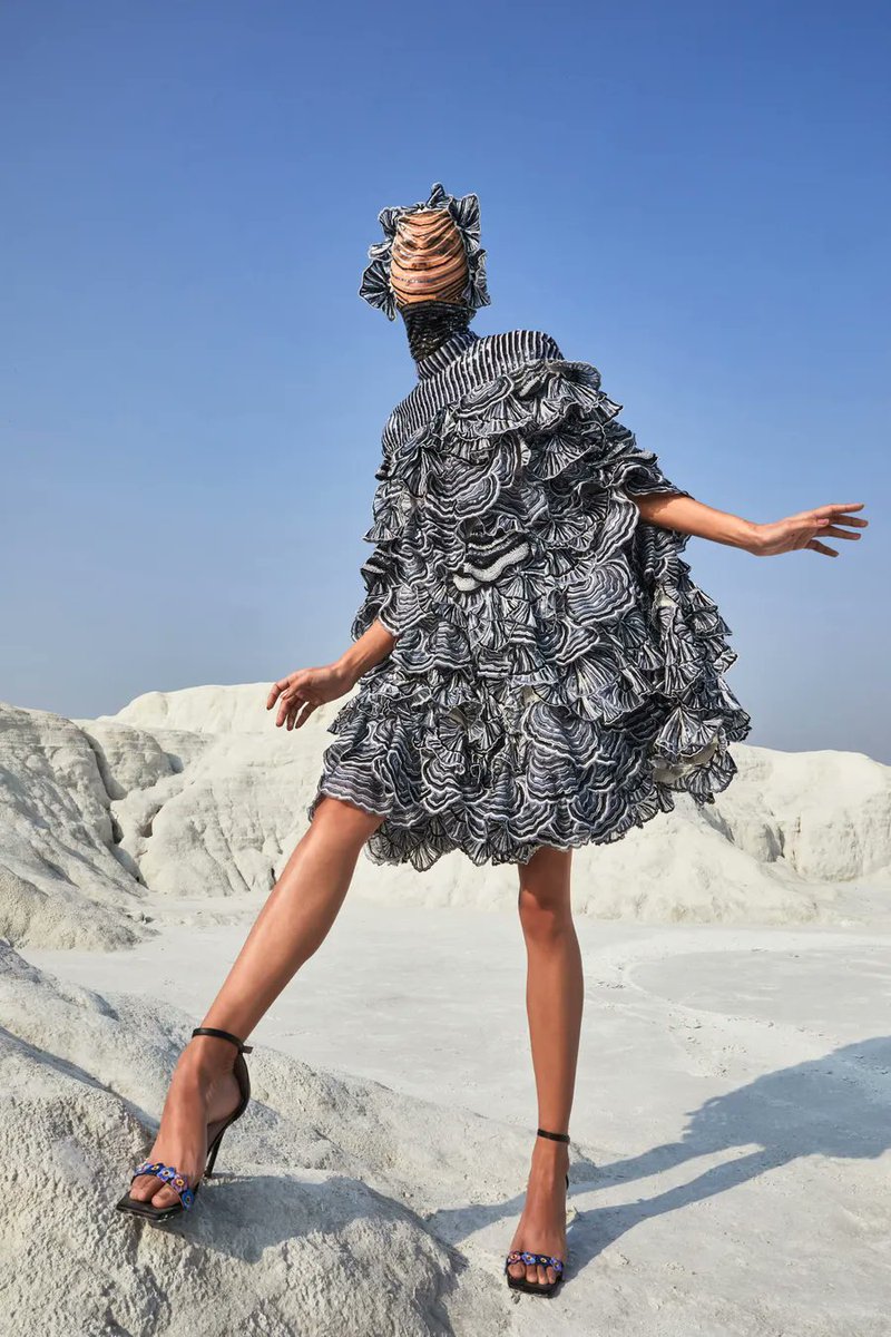 _nlftextiles's tweet photo. Most incredible Spring 2021 Collection by Rahul Mishra😍

#spring2021 #hautecouture #couturefashion #fashiondesign #fashioninspo #couturebeading #rahulmishra #thedawn https://t.co/VPH1pA78ME