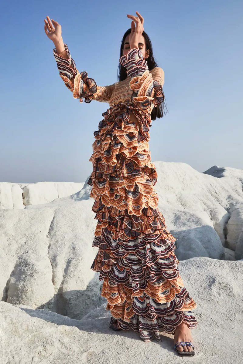 _nlftextiles's tweet photo. Most incredible Spring 2021 Collection by Rahul Mishra😍

#spring2021 #hautecouture #couturefashion #fashiondesign #fashioninspo #couturebeading #rahulmishra #thedawn https://t.co/VPH1pA78ME