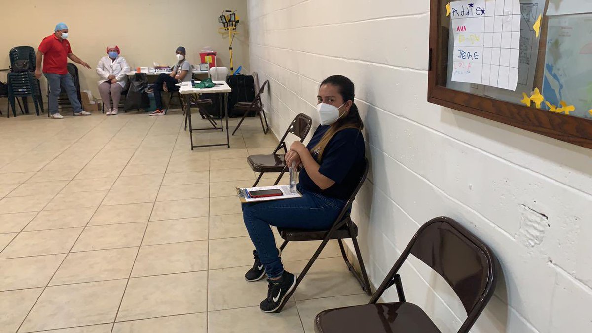 machivallarino's tweet photo. ¿En qué lugar del mundo, un Ministerio de Salud se opone a cosas como estas? ¿A un grupo de vecinos donando sangre? ¿En serio?

La necesidad de sangre es REAL estamos hablando de vidas humanas. Personas hospitalizadas que necesitan sangre. ¡Qué falta de humanidad! https://t.co/tMGsqwssv6