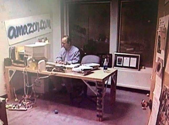 razaafzal89's tweet photo. #JeffBezos has truly changed the ecommerce landscape. His focus on creating value for customers and innovative problem solving has created one of the most valuable companies today.
#Amazon #BigThingsStartSmall https://t.co/Twg5t10pEx