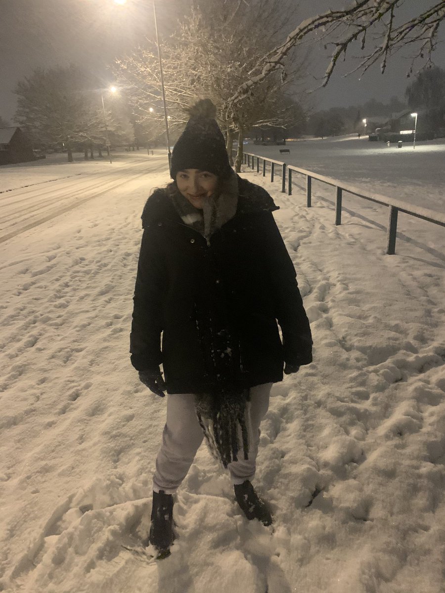 Rob_Haddon's tweet photo. She looks hella pretty but I hope we don’t get more snow 😭 #snowisshit https://t.co/w6si1rpK2U