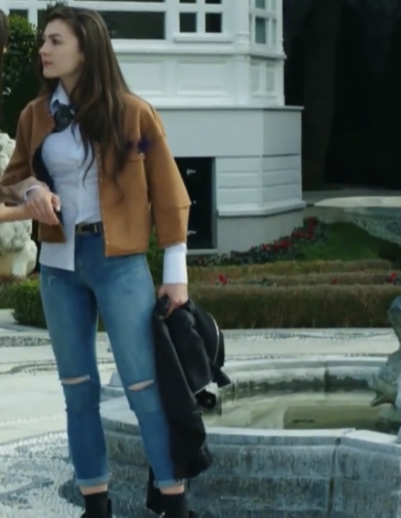 care x nazlı ( #GüneşinKızları)the first female dizi character i ever knew and stanned so let’s say that both her style and her personality shaped me 