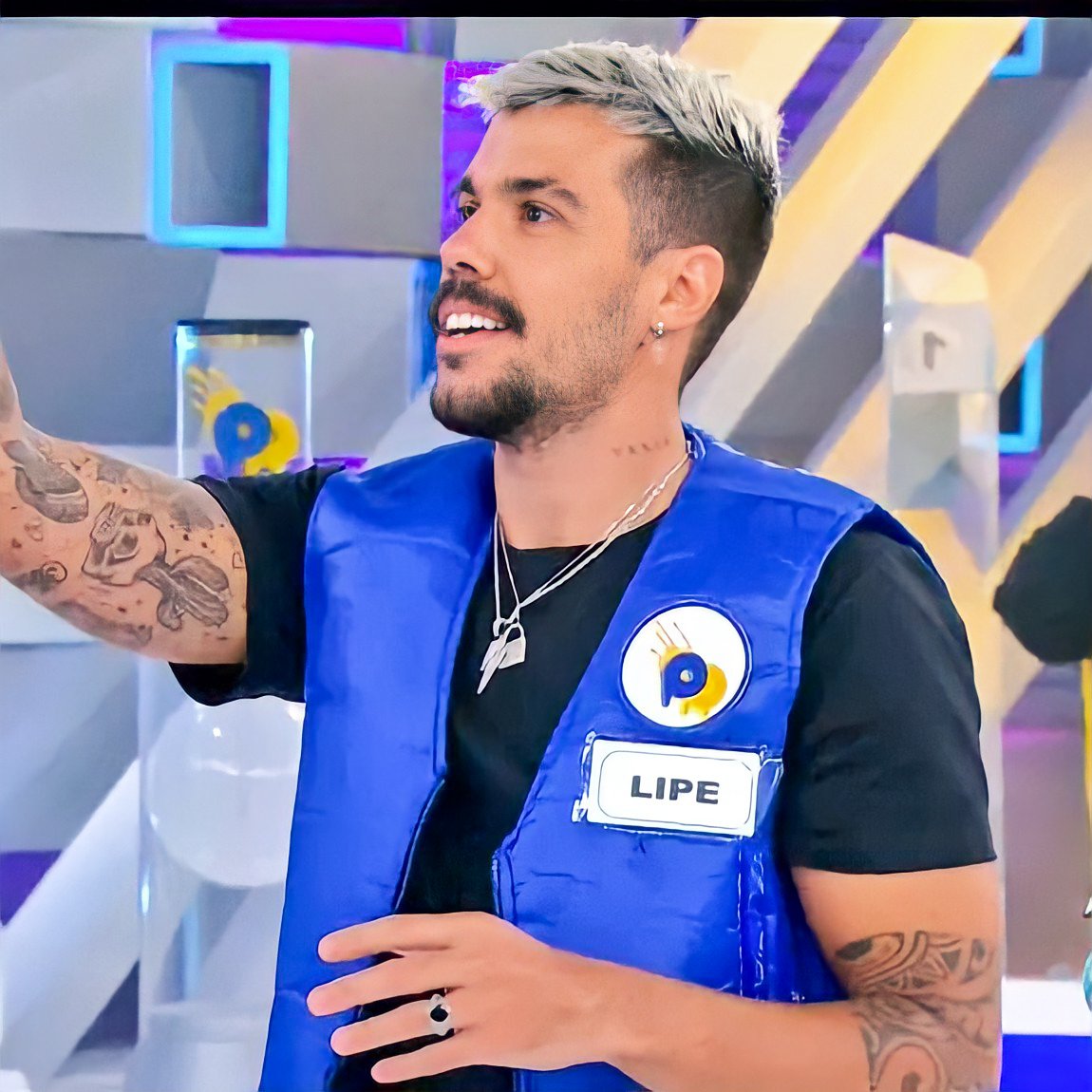 mineirodasimone's tweet photo. Talvez você ache que não, mais no meu céu , você é a estrela mais brilhante, do universo ? Você é o cometa mais rápido, do mundo? Você é o meu mundo, daqui ao infinito. 🤍🍸 #teamlipe pra sempre. @euliperibeiro https://t.co/w4qFsik8E1