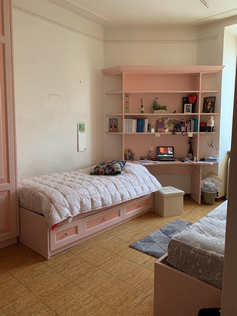 CaporilliSimona's tweet photo. Camera in affitto a 500 euro al mese spese incluse a Roma 🌹 quartiere San Giovanni 🌹. Per persone glamour 🌹 https://t.co/e3E1tNQpt7