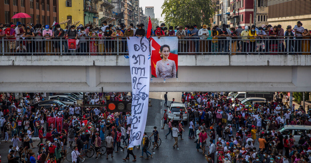If you judge the popularity of the Myanmar's military's coup by the outpouring of protesters, it isn't doing so well: "in Yangon, the largest city in the country, columns of red-clad protesters surged toward Sule Pagoda from as far as the eye could see." nytimes.com/2021/02/07/wor…