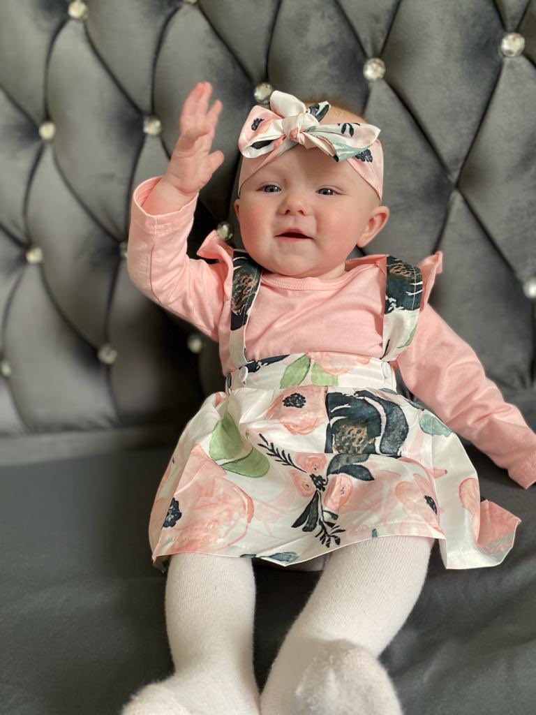 Bigpaddy2's tweet photo. Good Sunday afternoon guys #granddaughter #notaworry https://t.co/u7Xpna7WJG