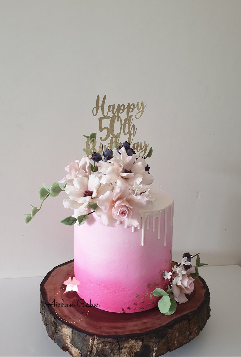 AishanCakes's tweet photo. Loved making this very special cake with sugarflowers.
Multiple layers of chocolate cake and butterscotch cake filled with very delicious fillings and crunchy pistachios. 
#Buttercreamcake #flavoredcake #celebrationcake #birthdaycake #50thbirthday #sugarflowers #edibleflowers https://t.co/eQO11VF190