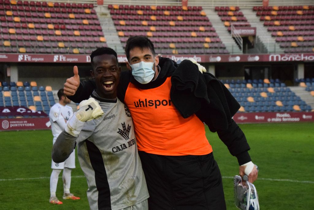 metsbarmby's tweet photo. One secret about @MartinMapisa18  is that he is not content with where he is right now.He has a burning desire to defy odds and be the best goalkeeper in the world.For this reason,he commits himself 100% even at training sessions.#ichavanhorowondo.#aysapride.#prideintraining. https://t.co/aWLaSYK1re