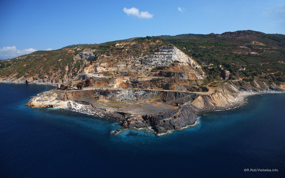 Il magnetismo della punta Calamita, a sud di Capoliveri, dopo il suo glorioso passato nell’industria dell’estrazione del ferro, attrae chiunque voglia scoprire, a piedi, in bici o a cavallo, paesaggi dalle sembianze lunari 👉 https://t.co/mHDT8GYYzb
📷 R.Ridi @VisitElbaIT https://t.co/9Yvdq86wKs