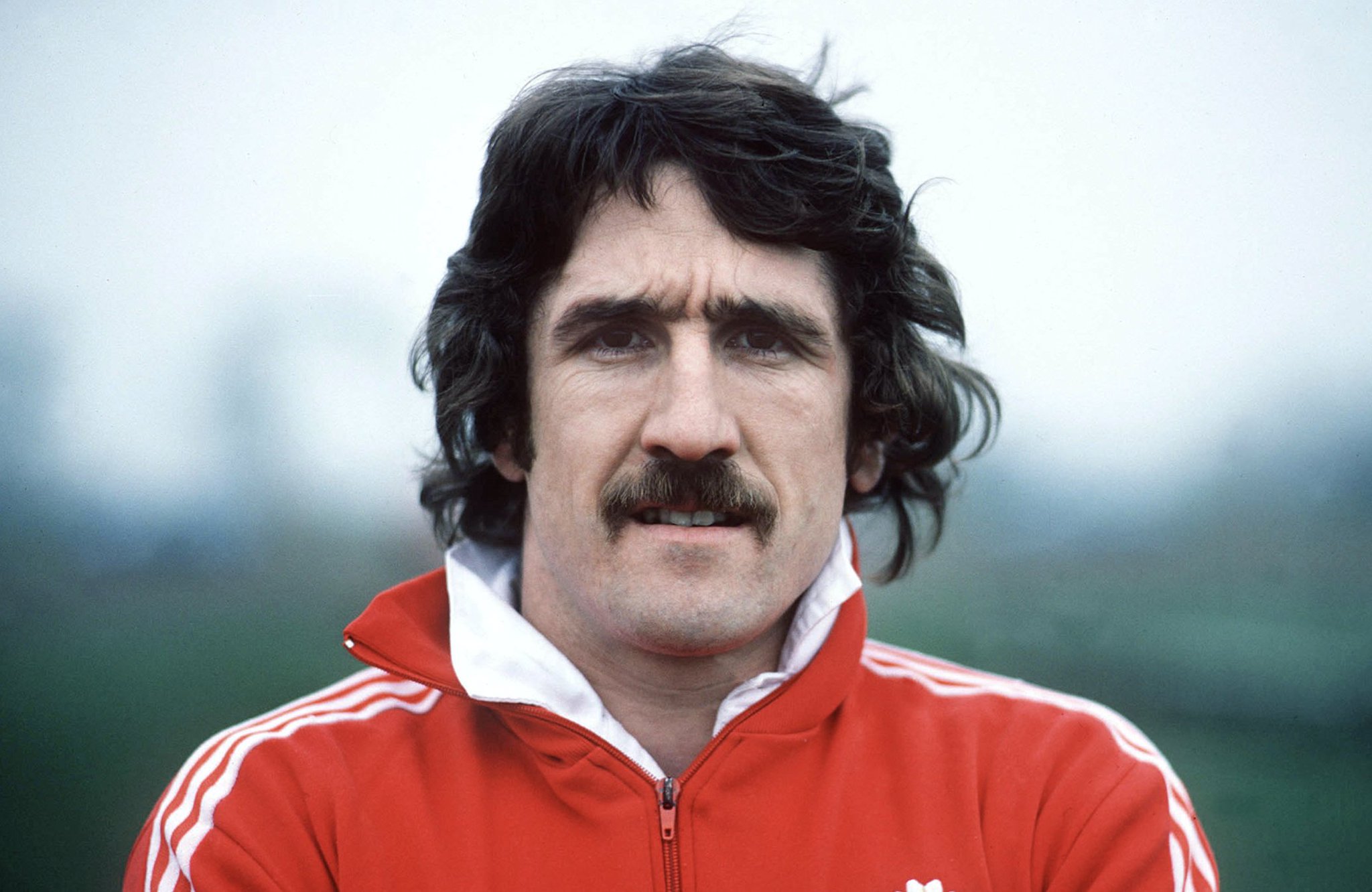 Happy birthday to legendary Wales and Lions winger Gerald Davies! 