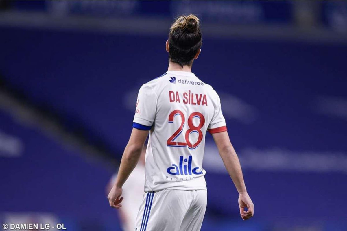 Fière d’avoir effectué mes premiers pas en <a href="/Ligue1UberEats/">Ligue1UberEats</a> avec une victoire ⚽️❤️💙