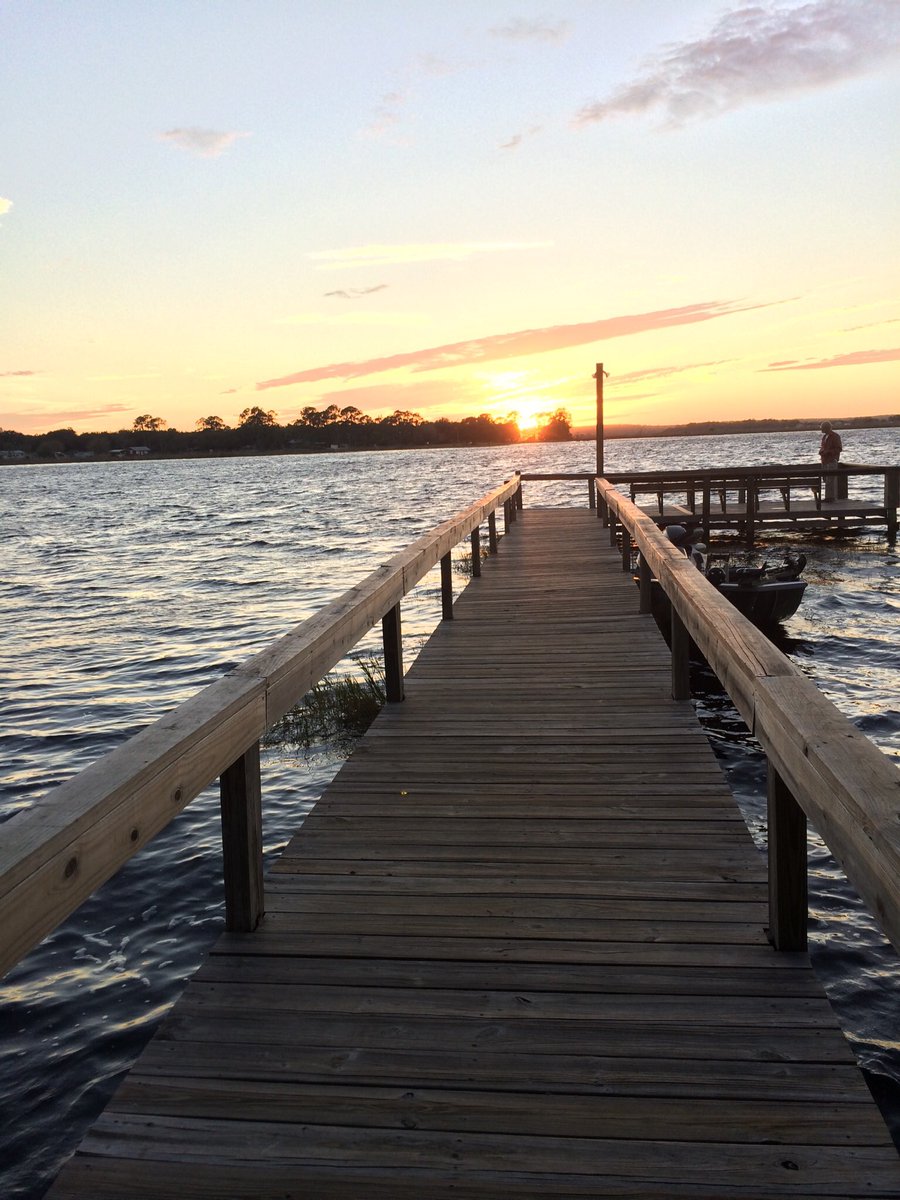 AdventuresHanks's tweet photo. Florida sunset.
#saltsprings #ocala #Florida https://t.co/AavQ9L1UEZ