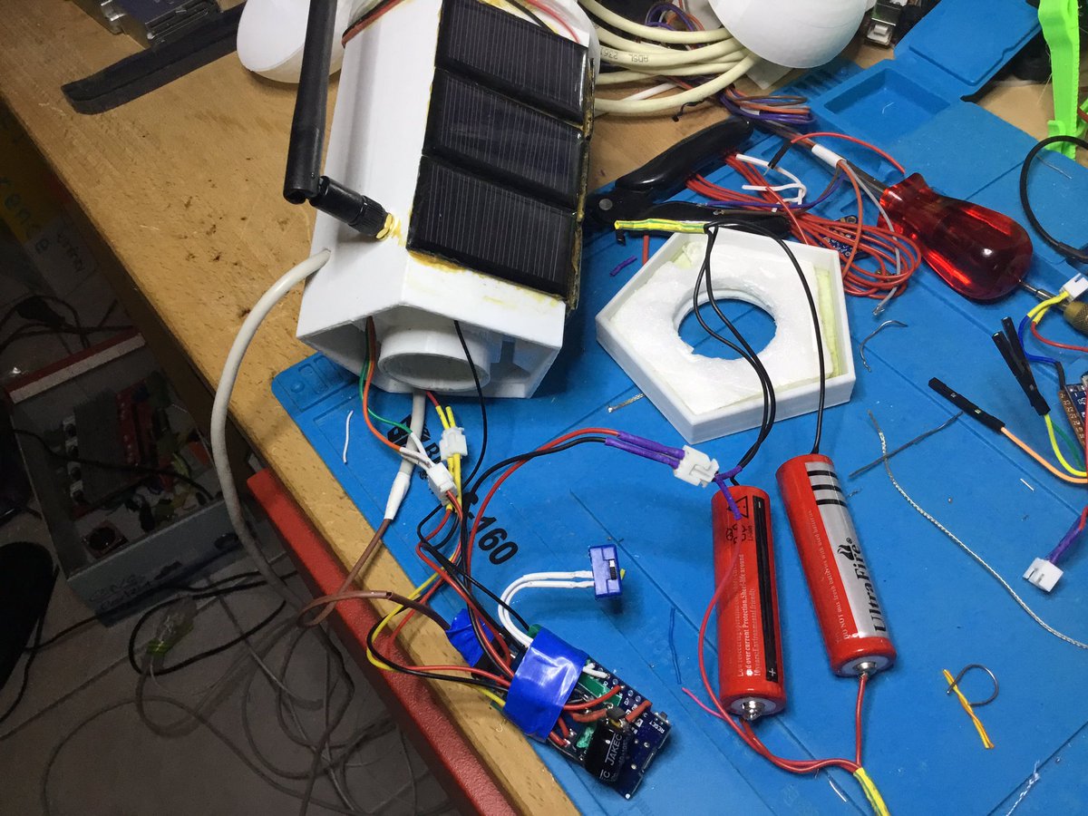 CastooFr's tweet photo. Un anémomÚtre facile à construire #wifi grande portée avec antenne, autonome #solaire, envoie des données sur suite #mqtt #mosquitto #nodered #influxdb #grafana la maquette a été créée sous #freecad et #imp3d #esp8266 wemos Pro https://t.co/WHvk4uZWQs