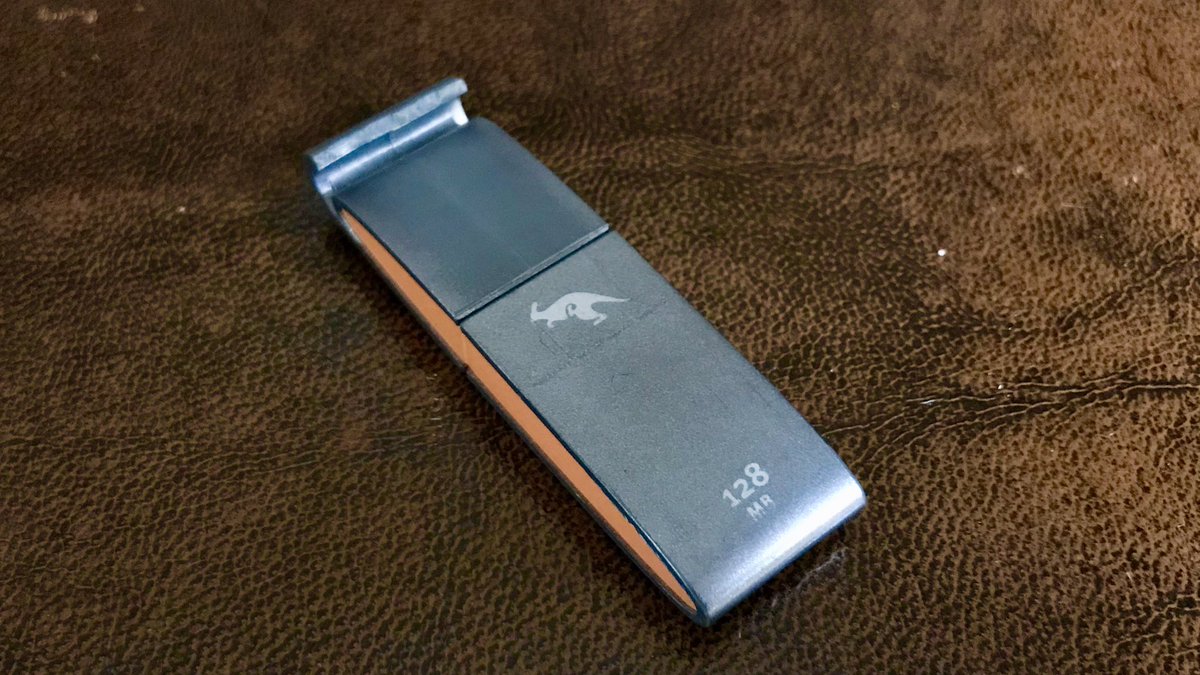 Lockdown learning: a thread about car-themed USB memory sticks. I’ve been dusting down some of the dozens of USBs that were in vogue over the past two decades. My first was bought on assignment for  @CARmagazine in Detroit in 2017: 128MB for around $30, by memory >> 1 of 11