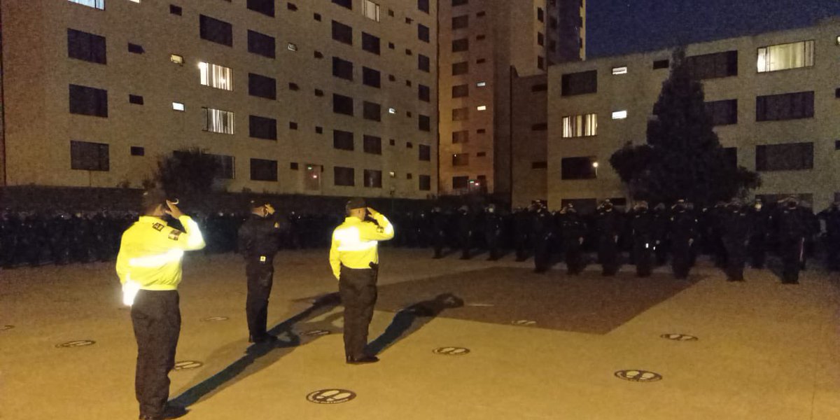 PoliciaEcuador's tweet photo. DESDE MUY TEMPRANO
Dispositivo de seguridad para #Elecciones2021Ec, #GraDFaustoSalinas, #DirSCOP impartió disposiciones operativas para garantizar el normal desarrollo de la jornada electoral, en el #DMQ.
#TrabajamosPorTuSeguridad https://t.co/mEwsGNnjco